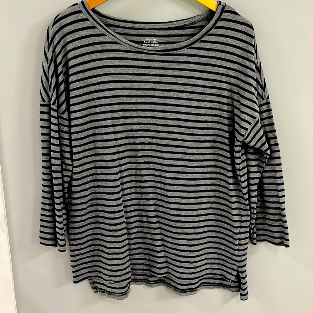 NWOT Banana Republic malibu tshirt, large